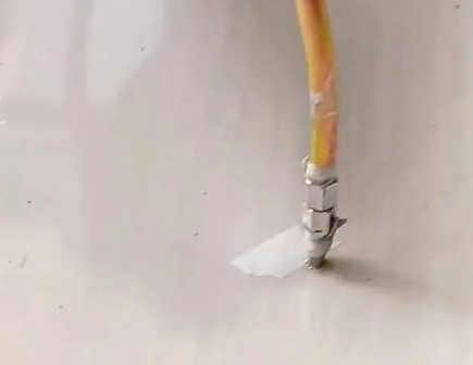 德兴瓷砖空鼓维修公司专业解答在瓷砖铺贴过程中，如果使用的砂料过粗（如全部使用了粗砂），可能会导致以下问题